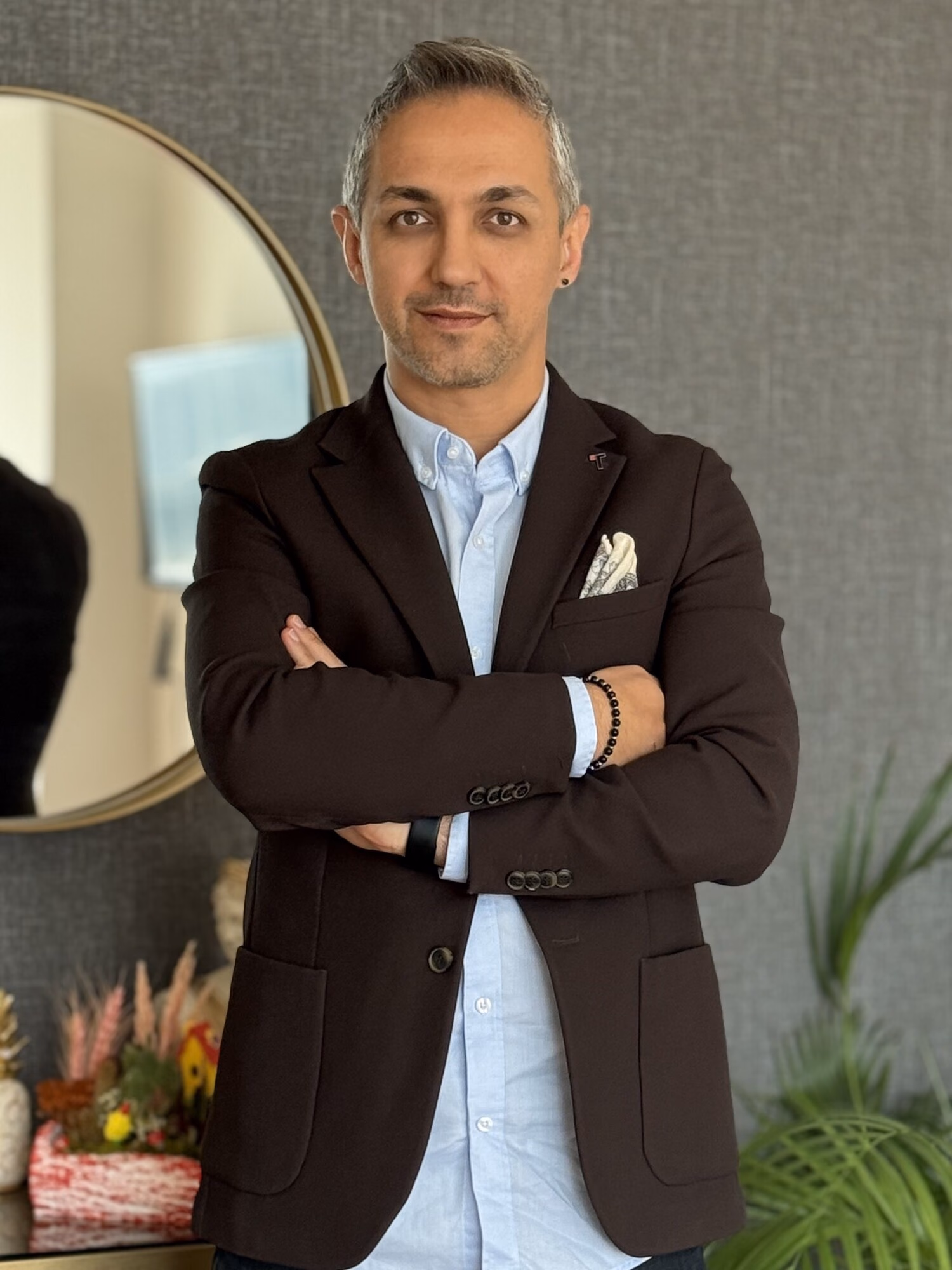 Op. Dr. Düzgün Ateş — Kulak Burun Boğaz Hastalıkları Uzmanı · İzmir